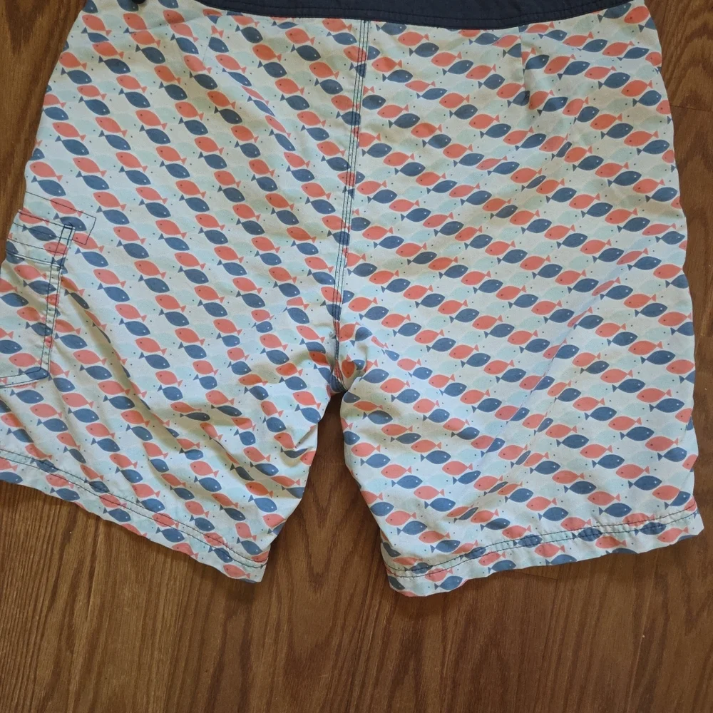 J. Crew Men's BroadShorts - Peach and Blue Fish Print‎ Size 32